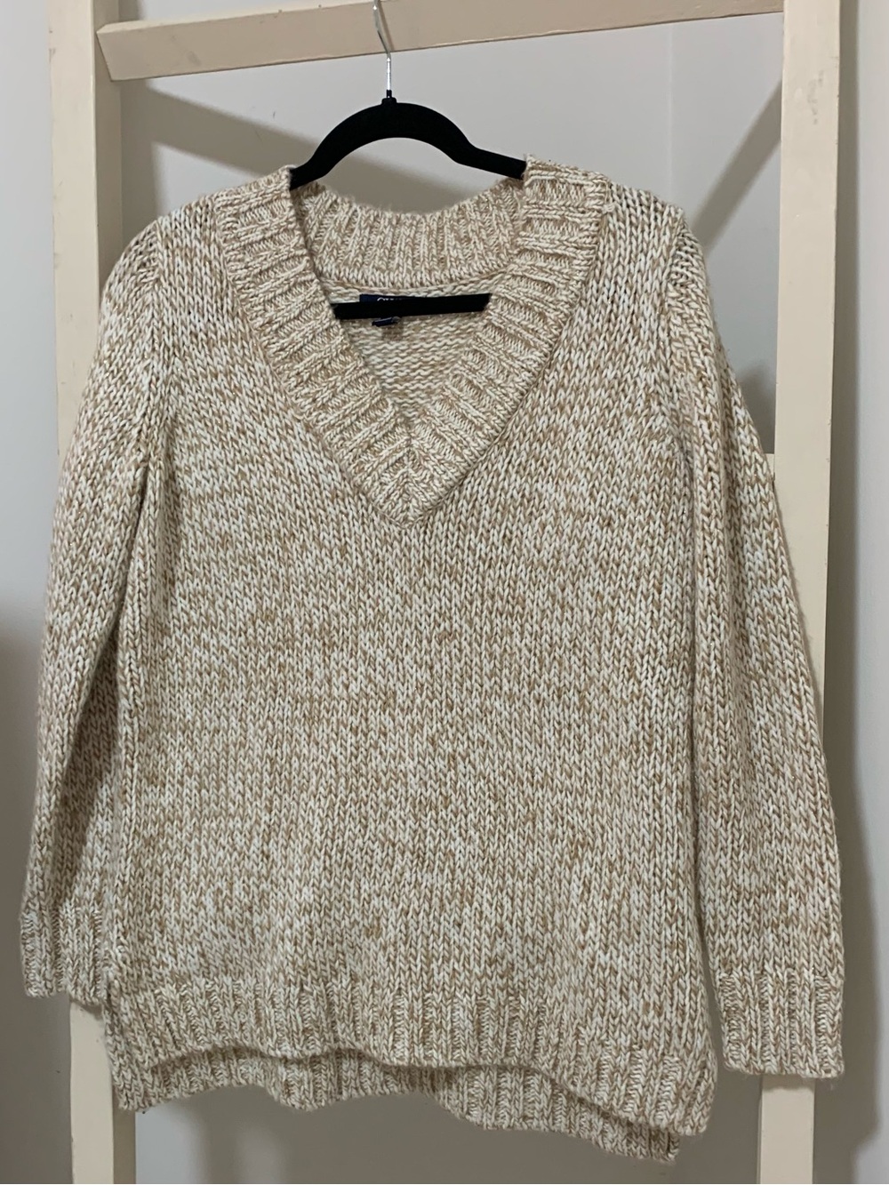 Chaps Cream & Gold Marled V-Neck Sweater